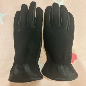 UGG Black Leather Gloves women